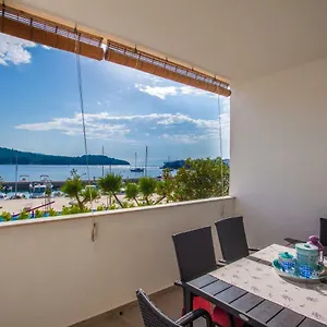 apartment-sara-cres.primorje-gorskikotar.com/